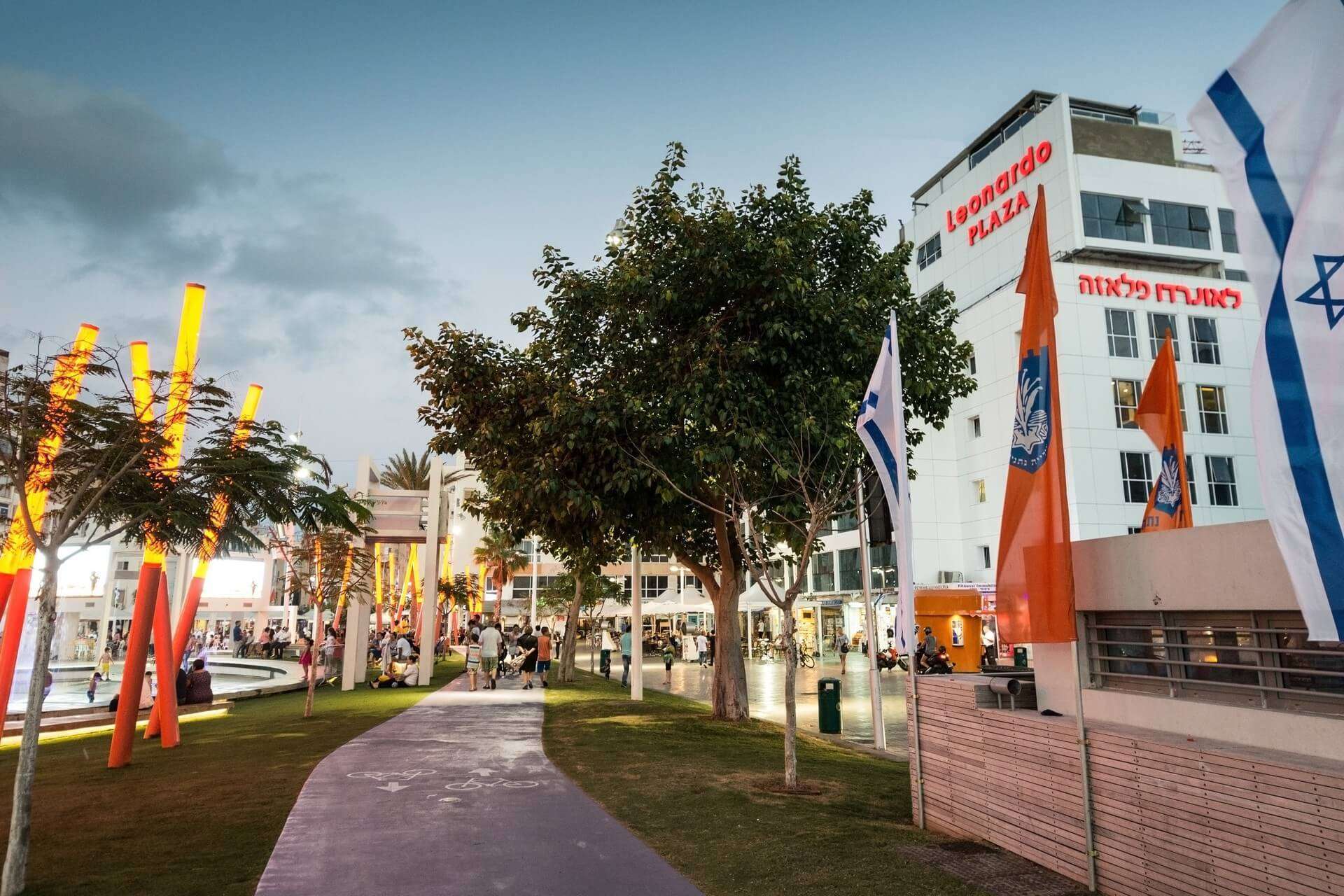 לאונרדו פלאזה