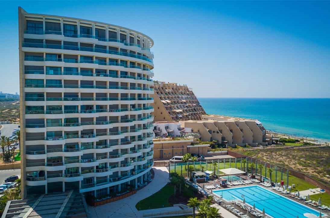 PLAY חוף הצוק