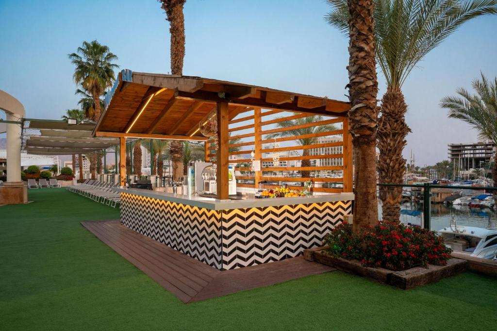 יו מגיק פאלאס