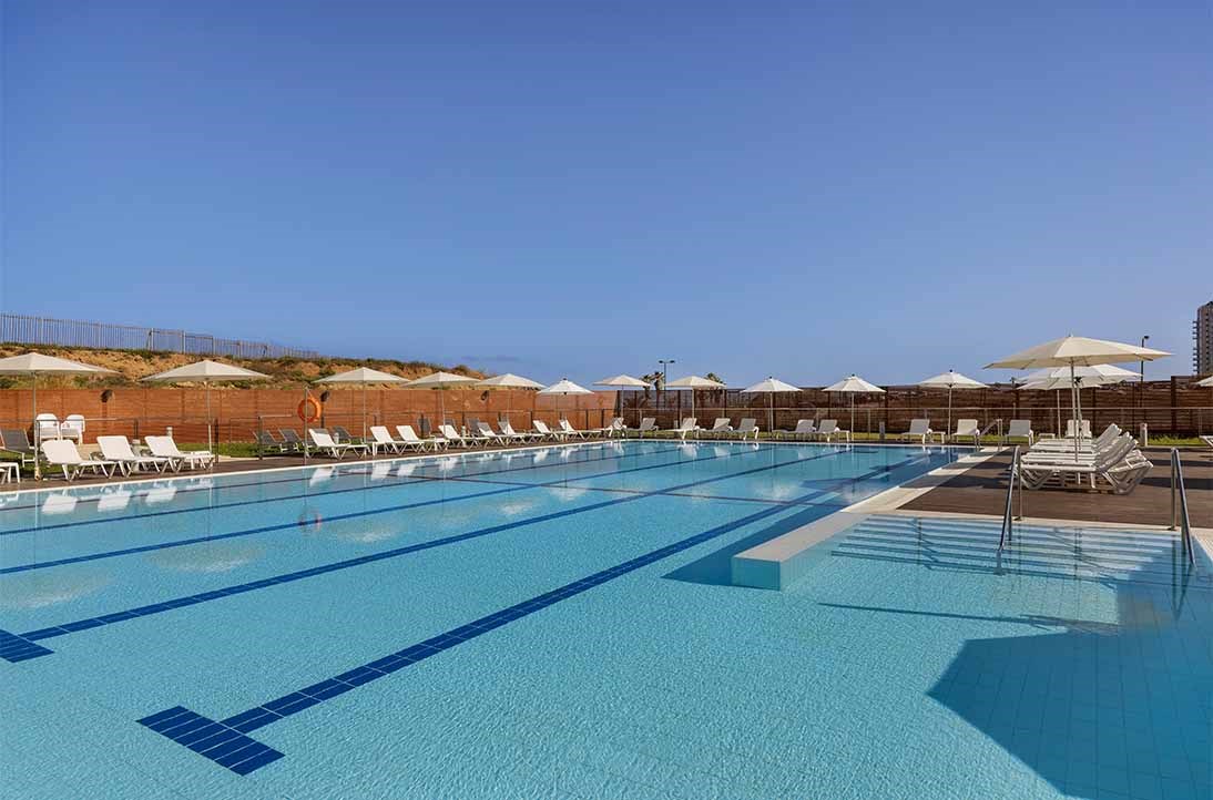 PLAY חוף הצוק