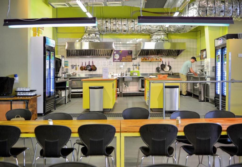 אברהם תל אביב