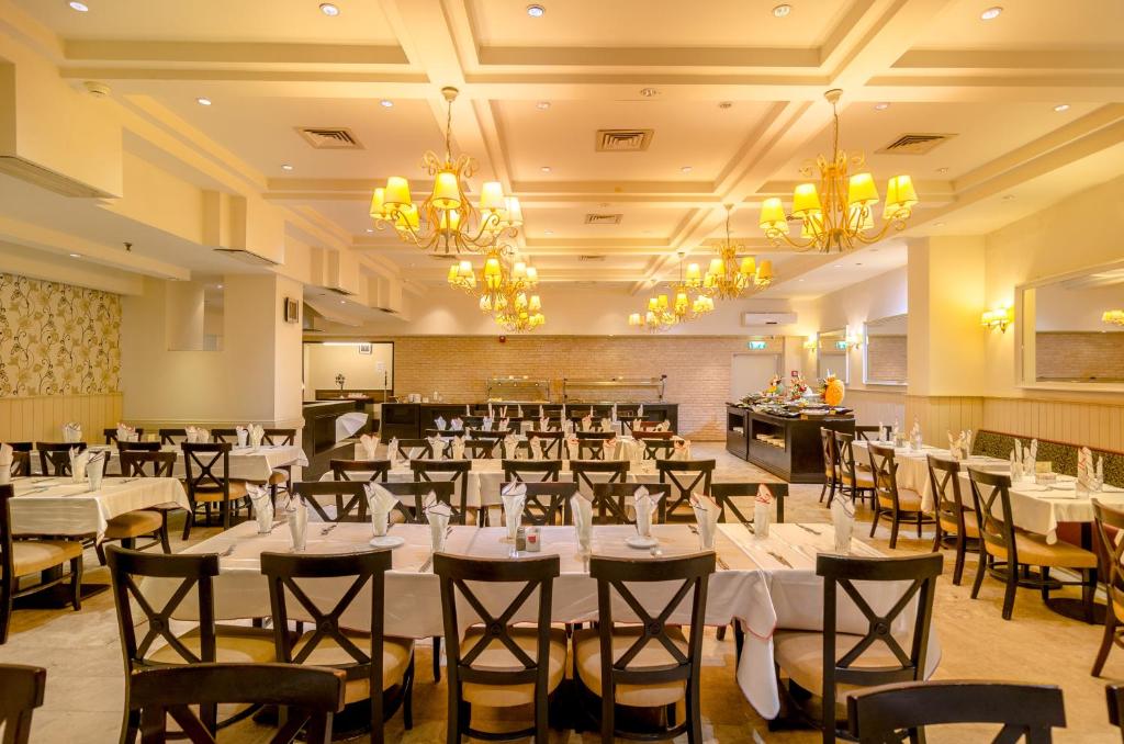 רויאל פלאזה