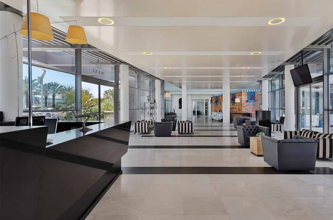 PLAY חוף הצוק