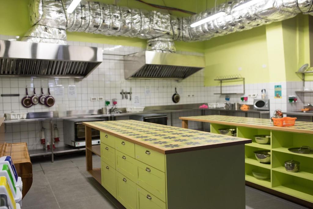 אברהם תל אביב