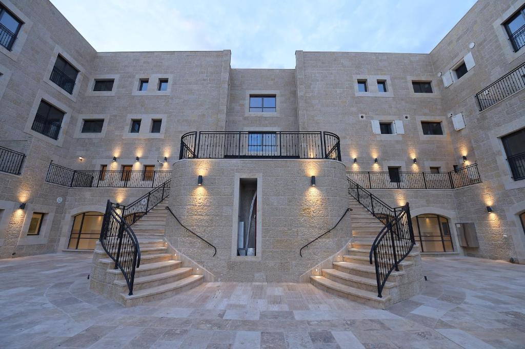 אדמונד ראש פינה