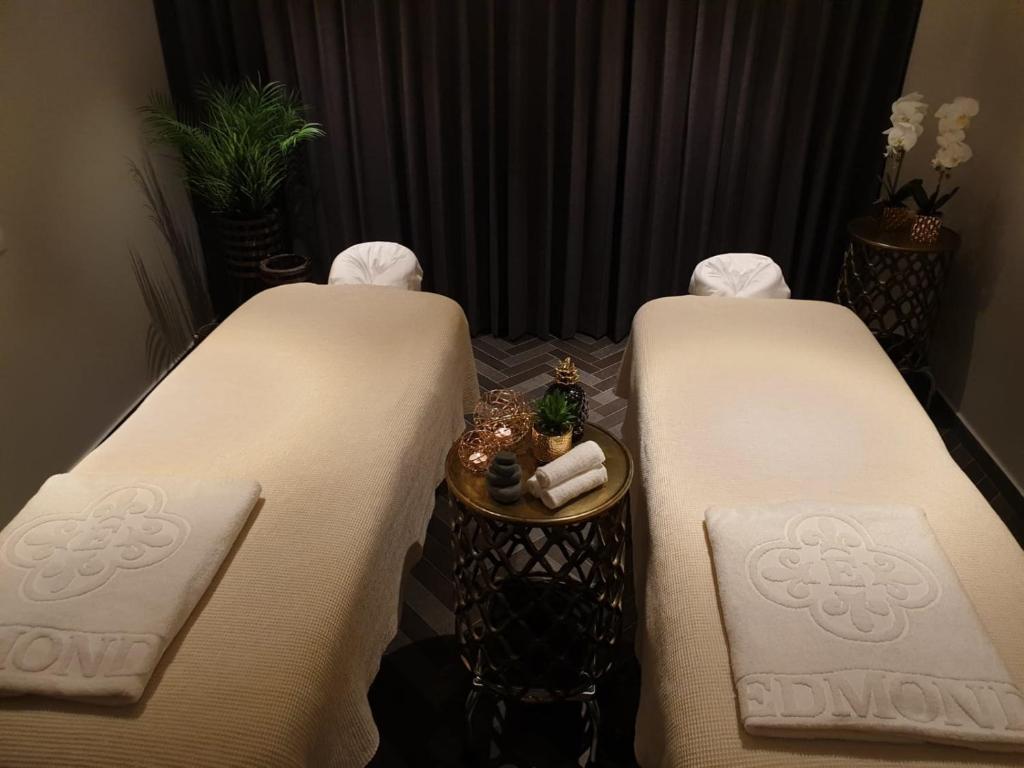 אדמונד ראש פינה