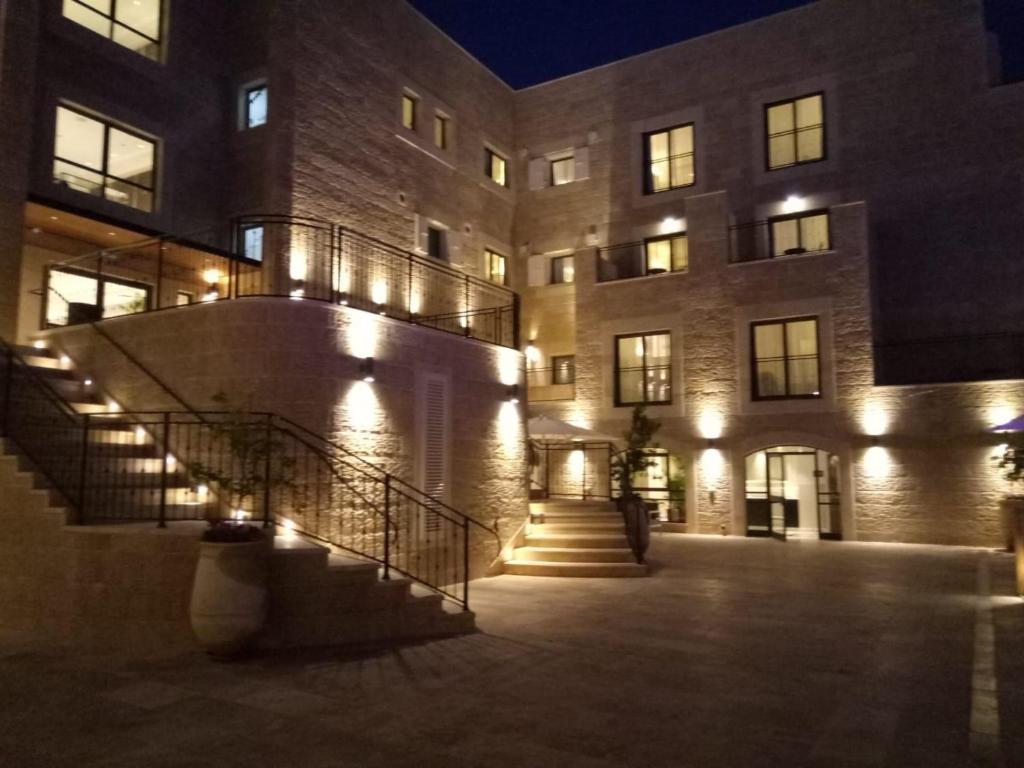 אדמונד ראש פינה