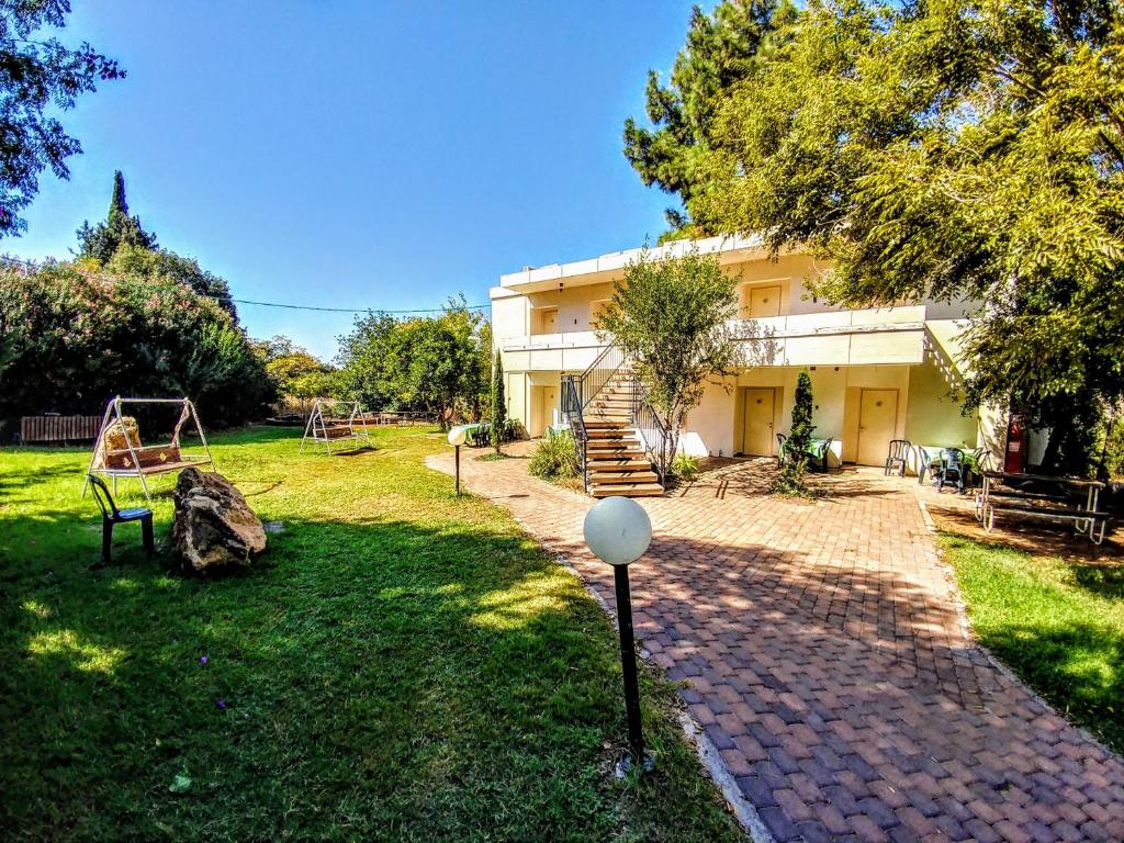 מטיילים איילון