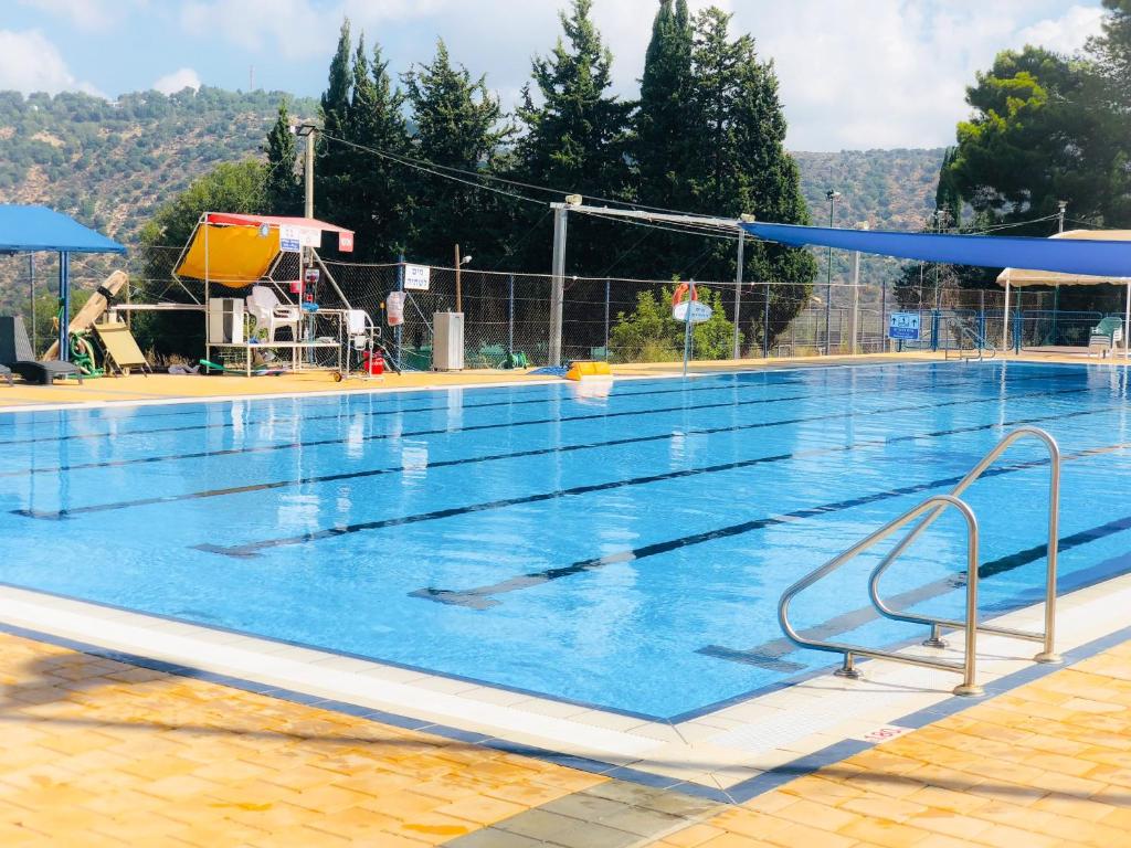 מטיילים איילון