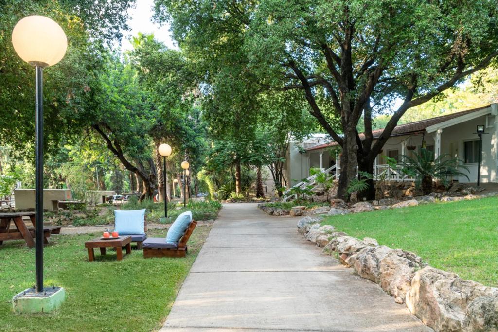 מטיילים איילון