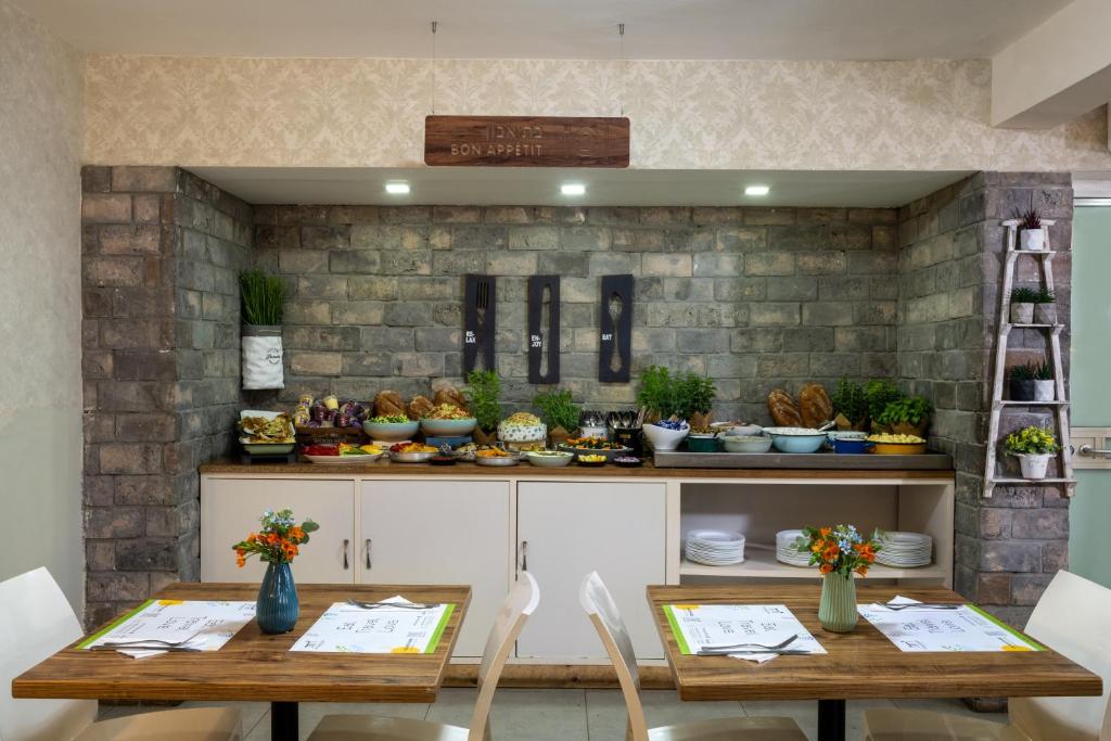 מטיילים איילון