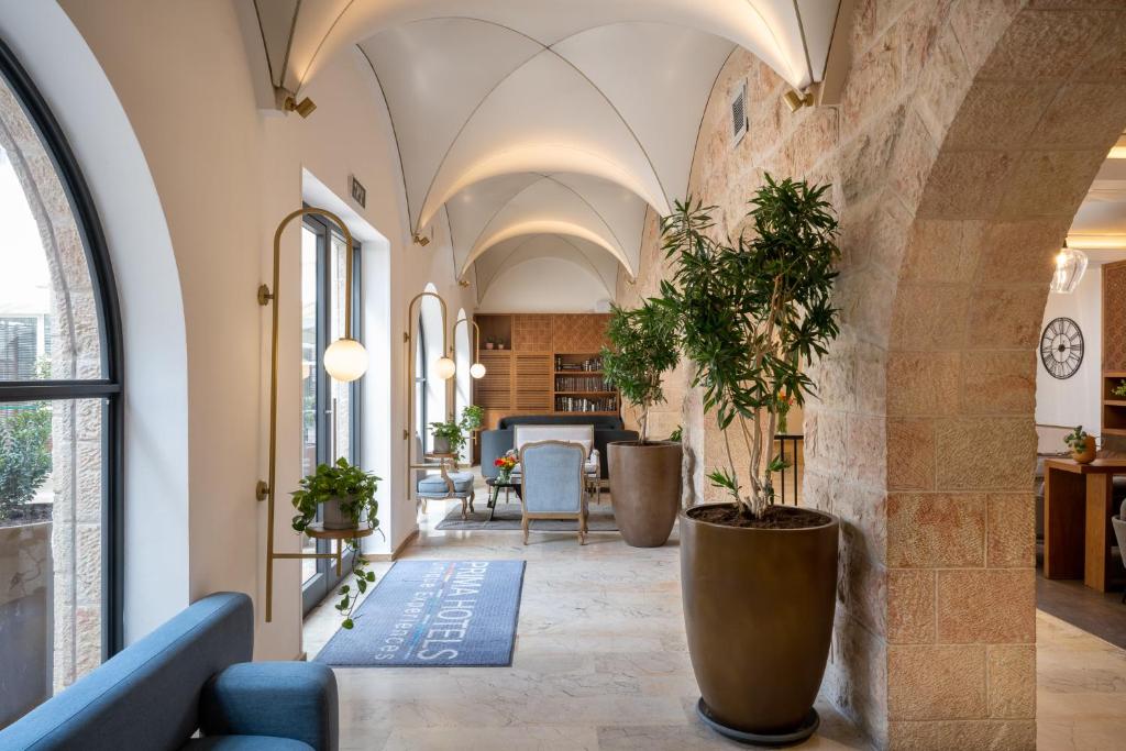 פרימה פאלאס