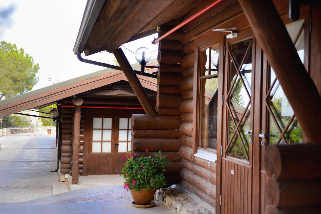 לוגוס יד השמונה