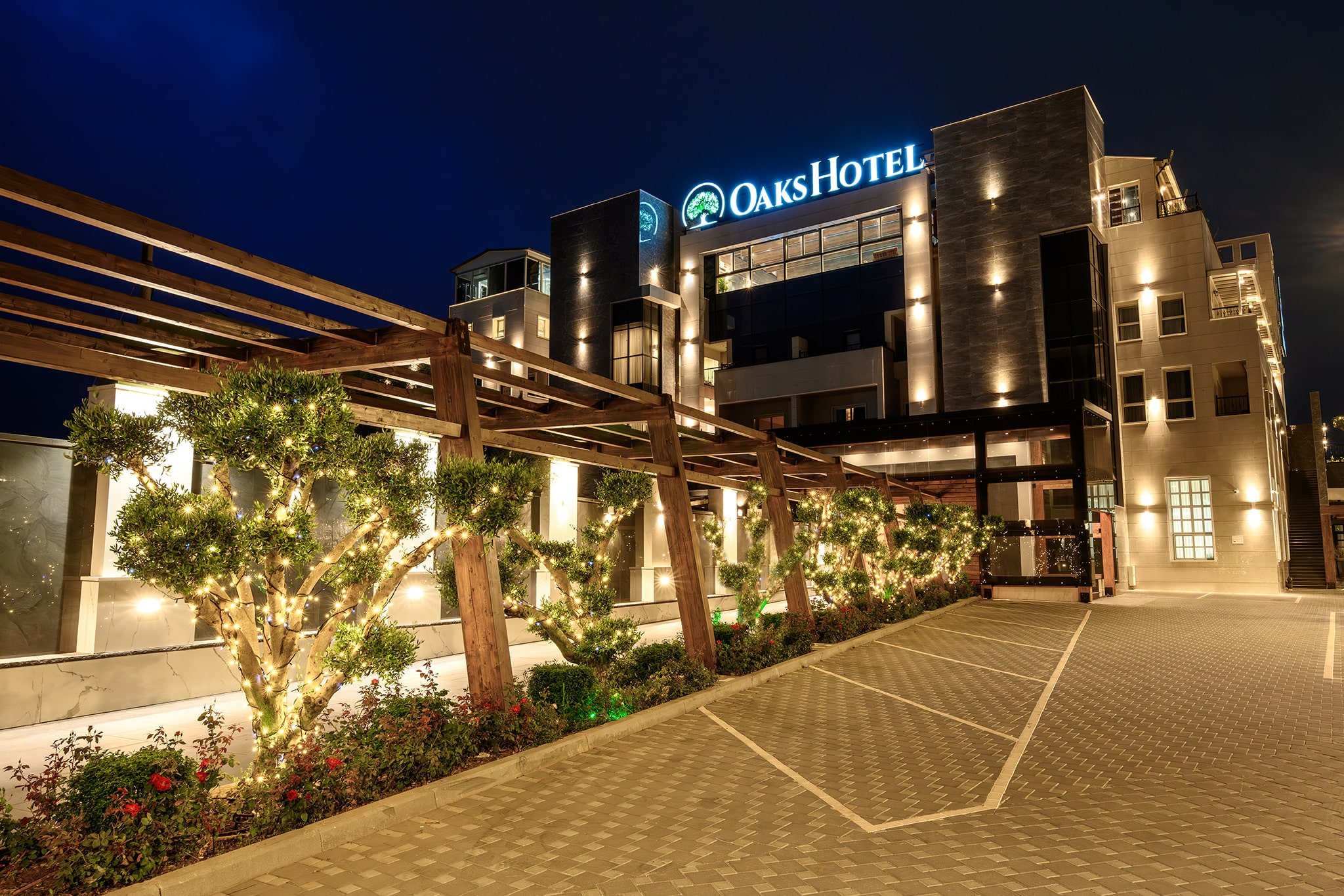 Oaks מלון