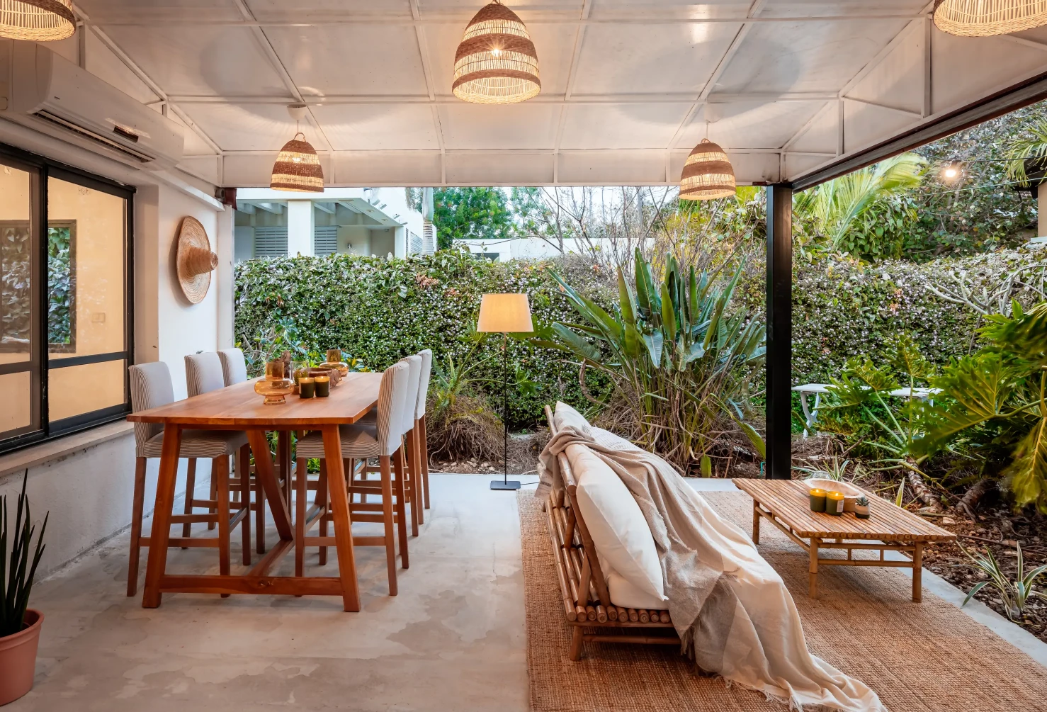 דולפין ויליג