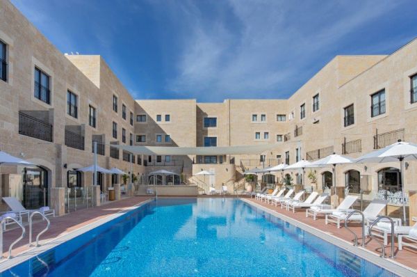 אדמונד ראש פינה