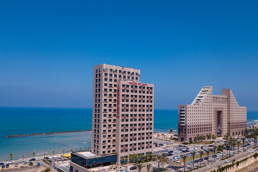 לאונרדו פלאזה