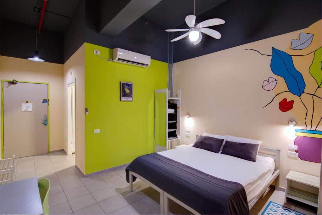 אברהם תל אביב