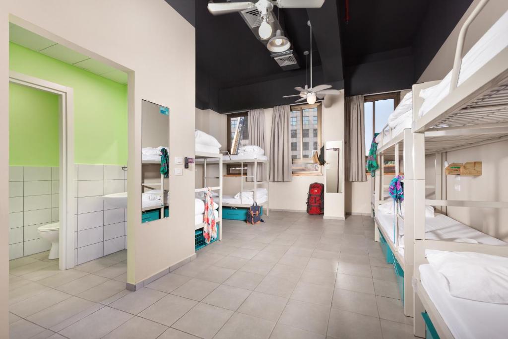 אברהם תל אביב