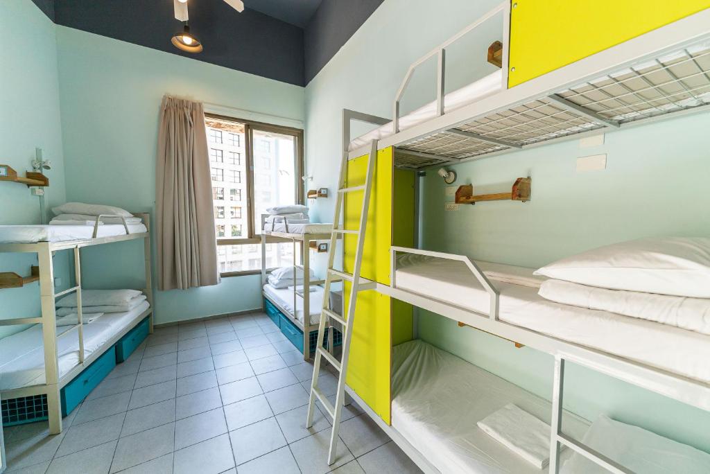 אברהם תל אביב