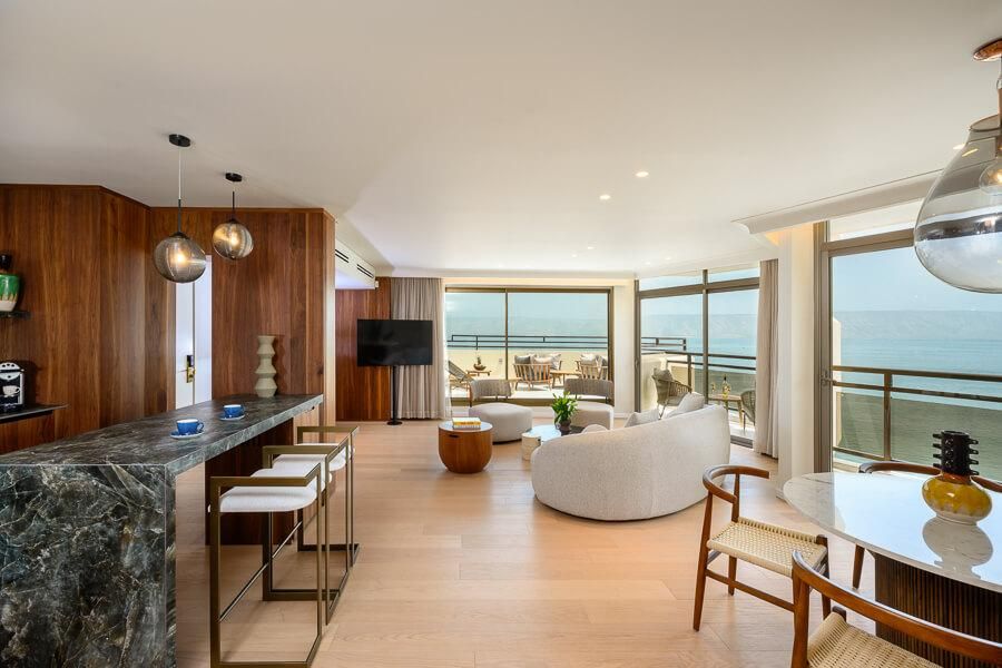 לאונרדו פלאזה