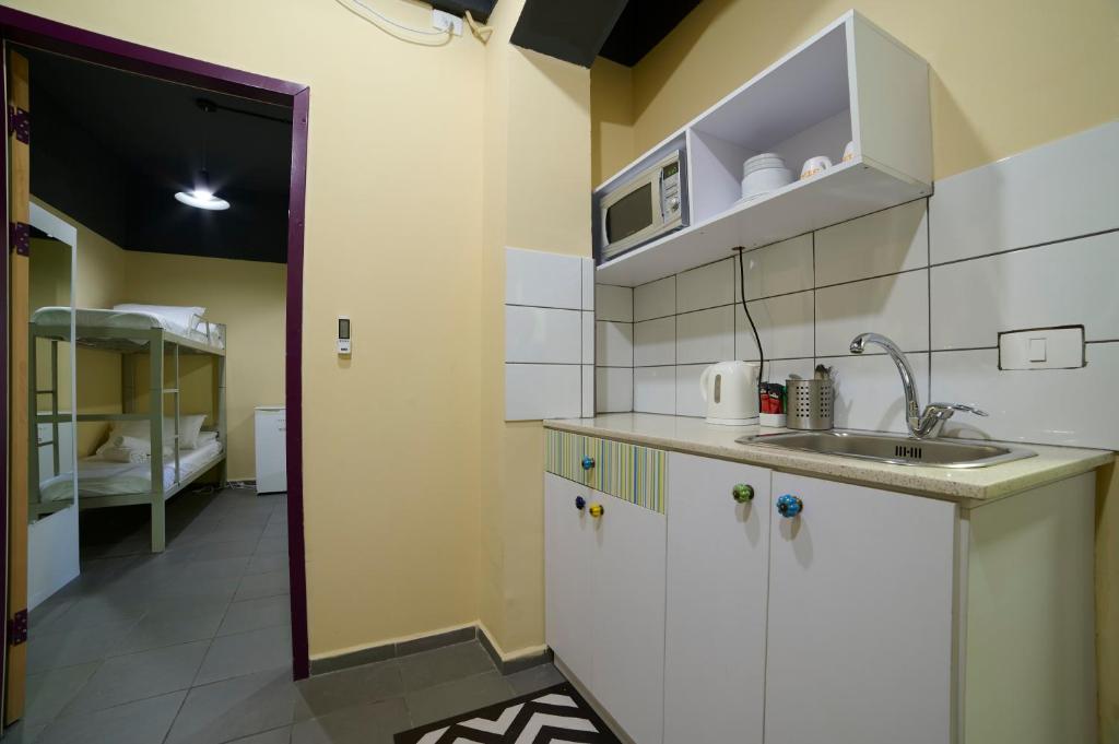 אברהם תל אביב