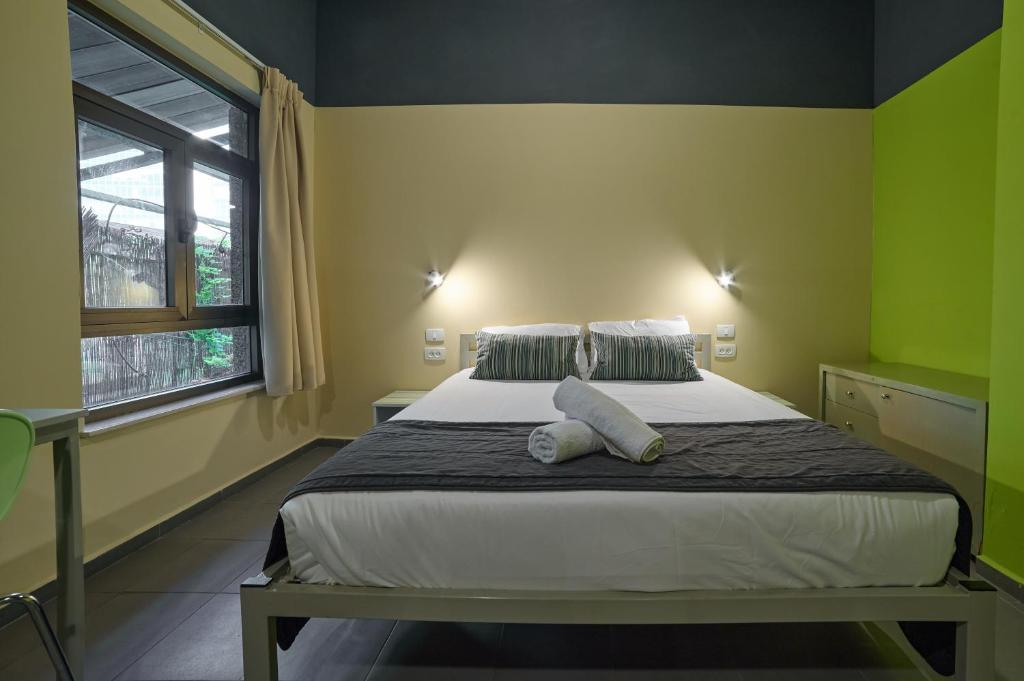 אברהם תל אביב