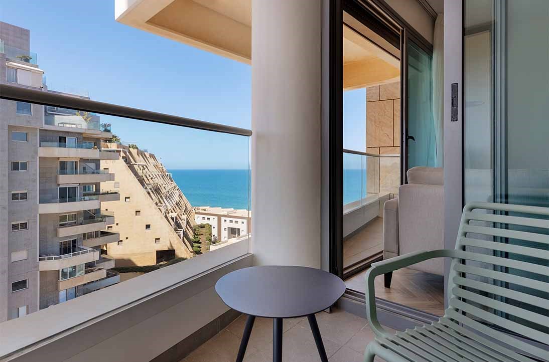 PLAY חוף הצוק