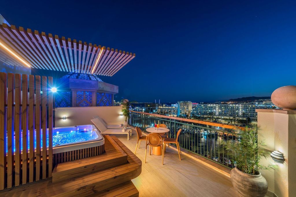 יו מגיק פאלאס