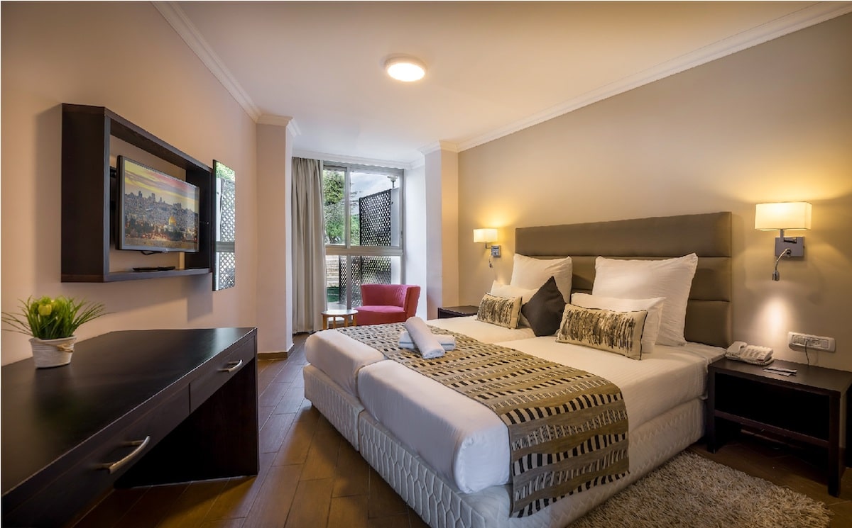 C HOTELS נווה אילן