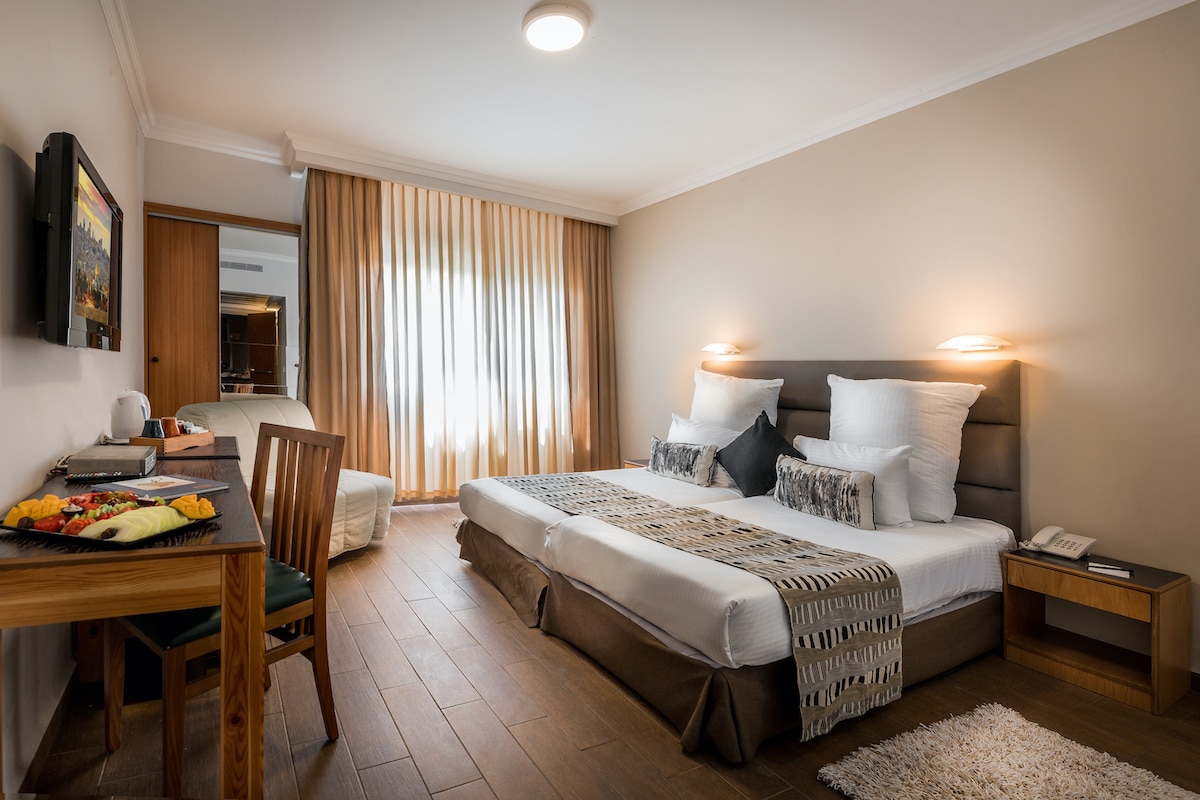 C HOTELS נווה אילן