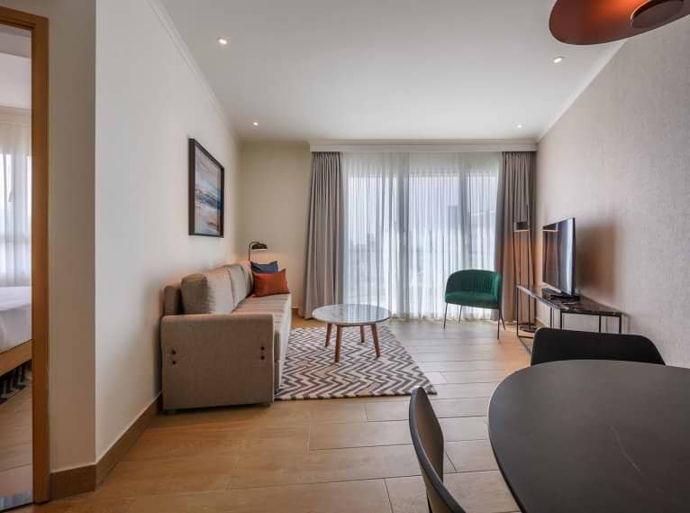 ישרוטל טאואר