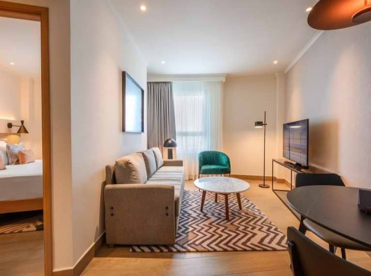 ישרוטל טאואר