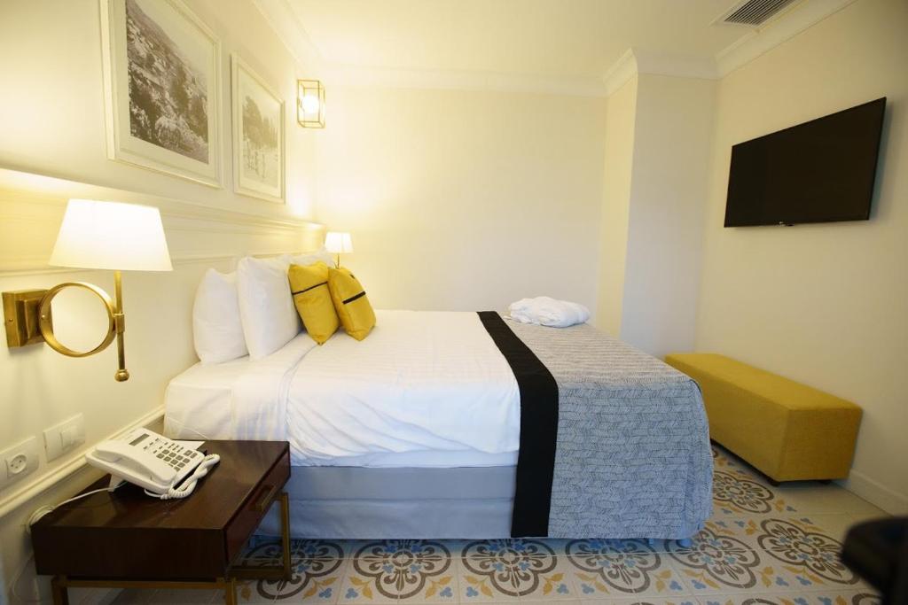 אדמונד ראש פינה