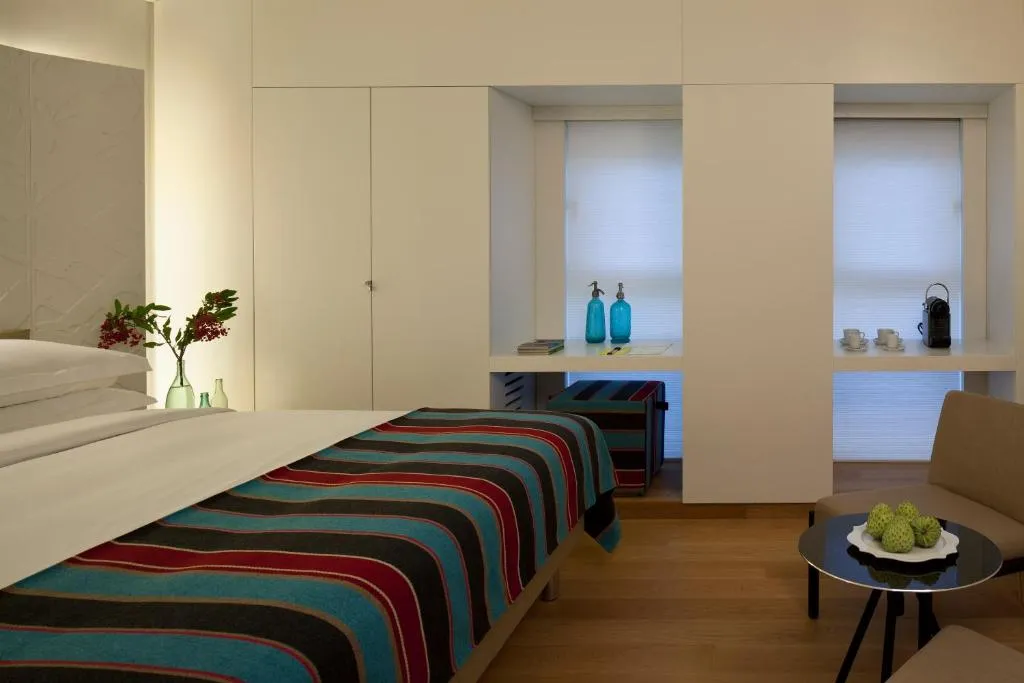 המלון ברחוב מנדלי