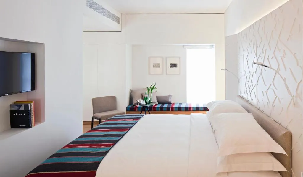 המלון ברחוב מנדלי