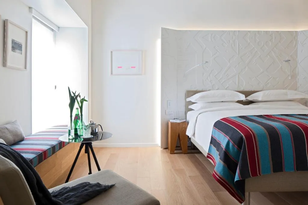 המלון ברחוב מנדלי