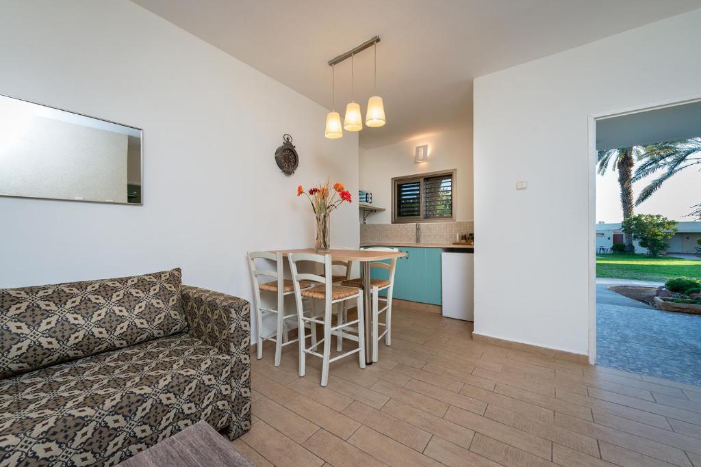 אילות - אירוח כפרי