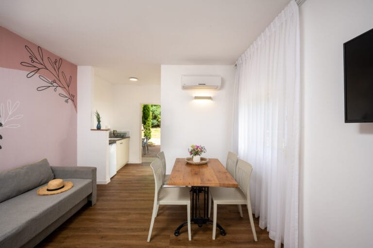 מטיילים איילון