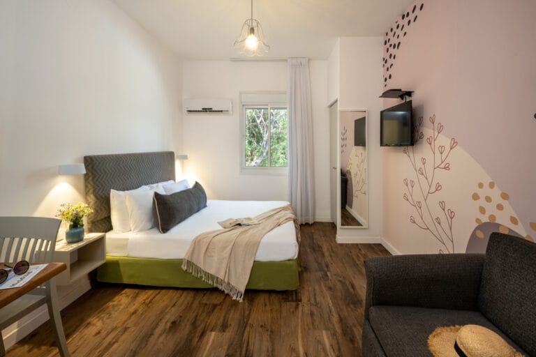 מטיילים איילון