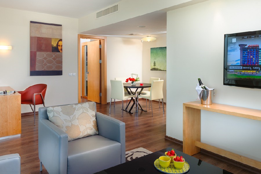 לאונרדו פלאזה