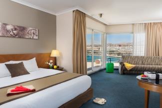 לאונרדו פלאזה