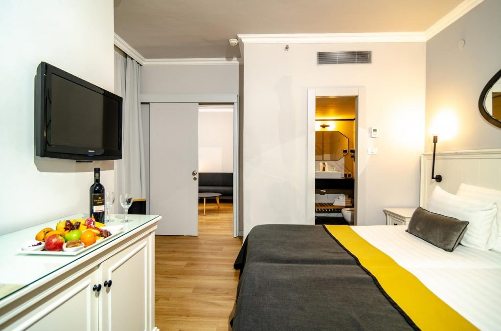 רויאל פלאזה