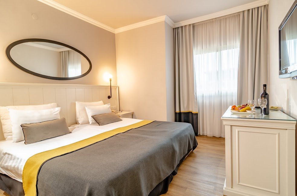 רויאל פלאזה