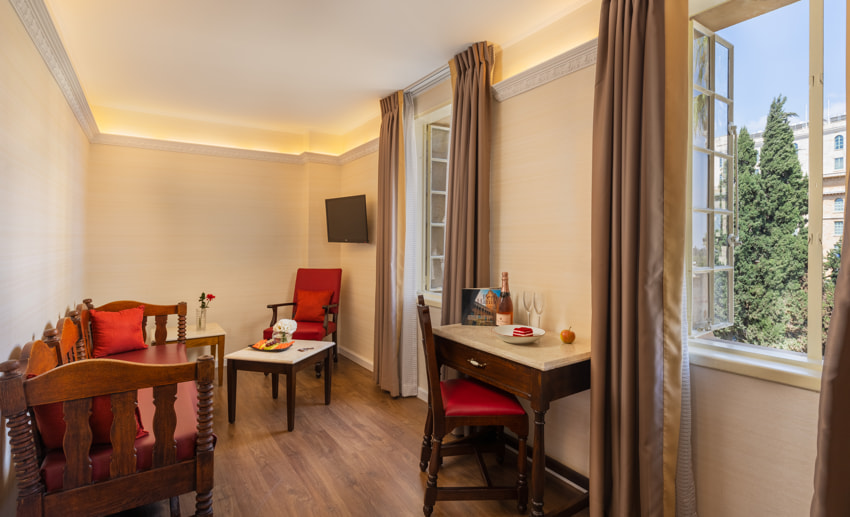 שלוש הקשתות ימקא