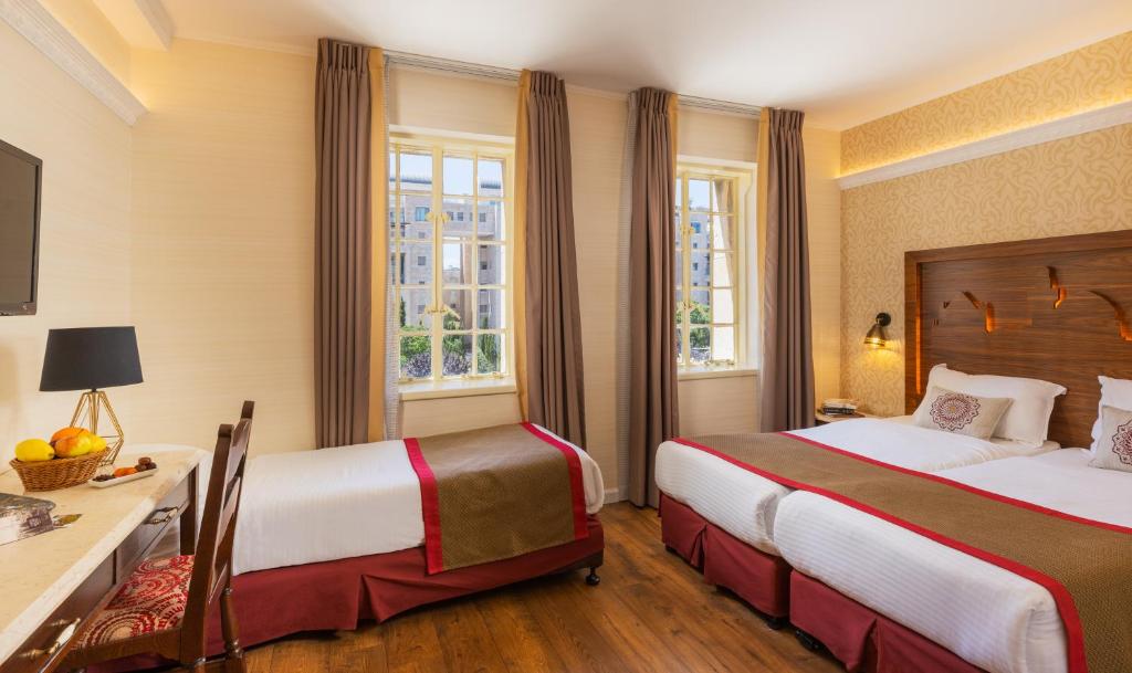 שלוש הקשתות ימקא