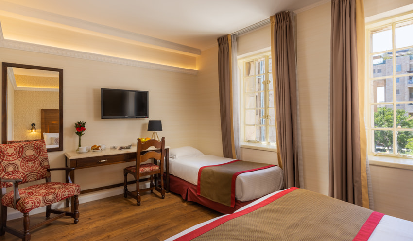 שלוש הקשתות ימקא