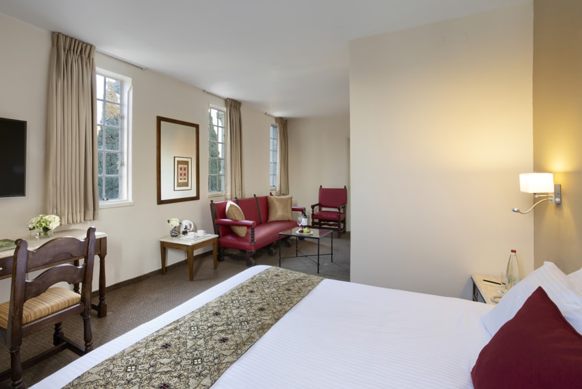 שלוש הקשתות ימקא