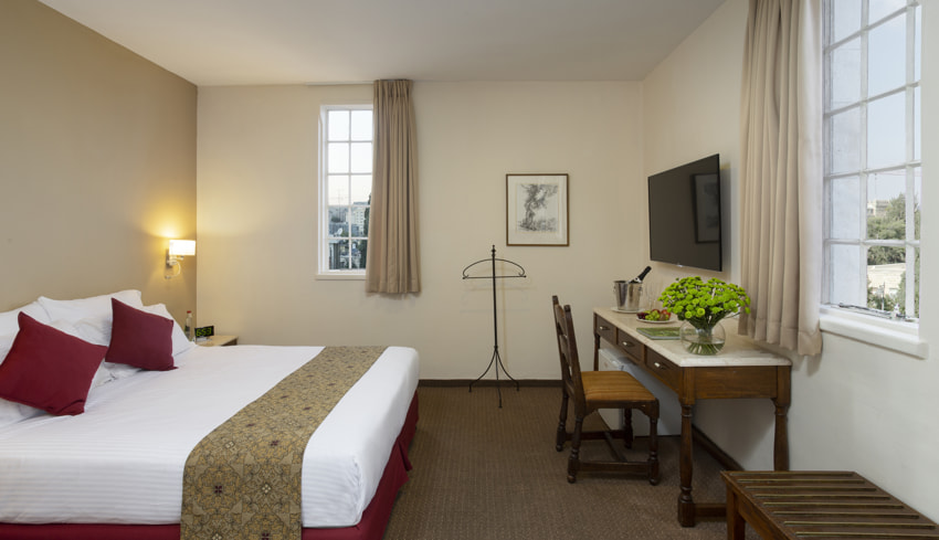 שלוש הקשתות ימקא