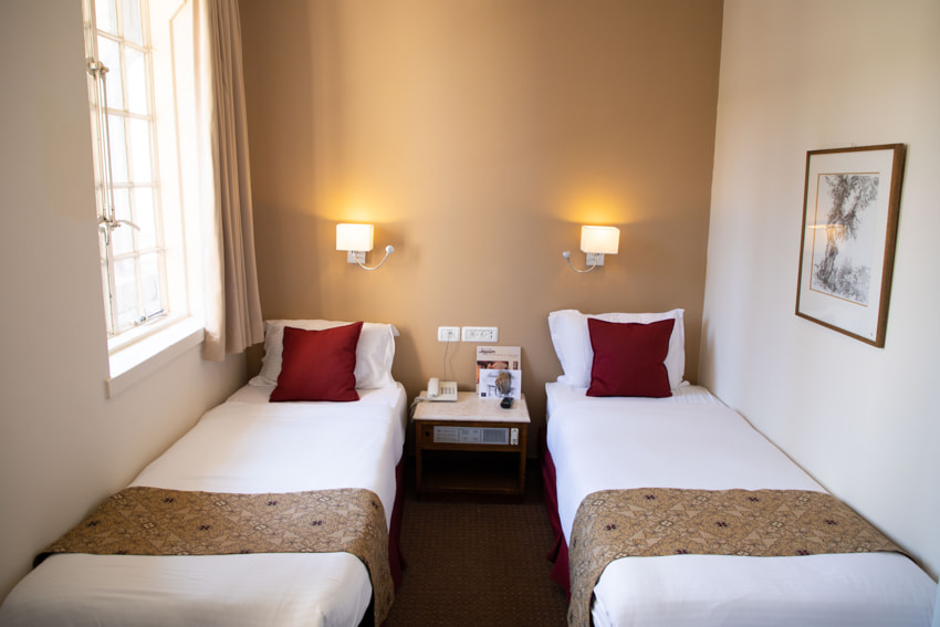 שלוש הקשתות ימקא